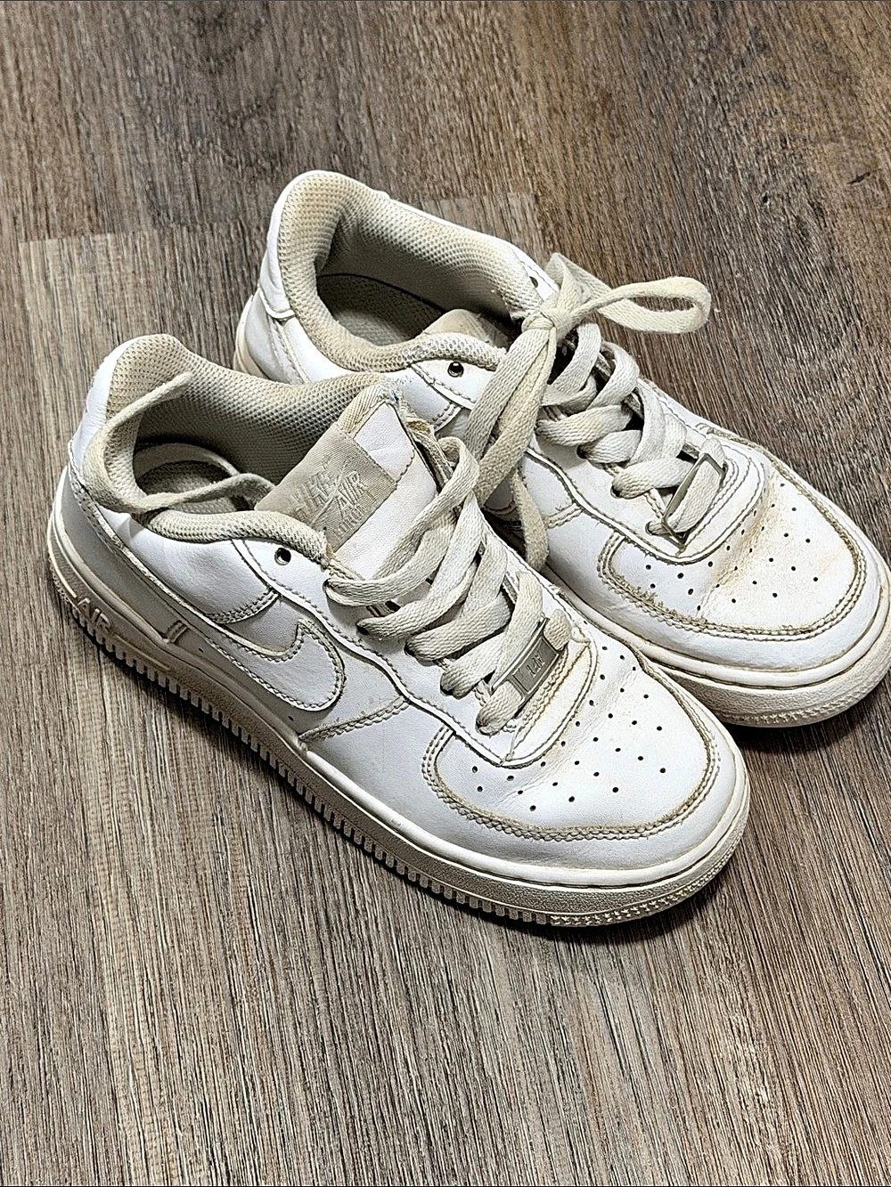 Nike Air Force 1 LE GS Triple White Sneakers